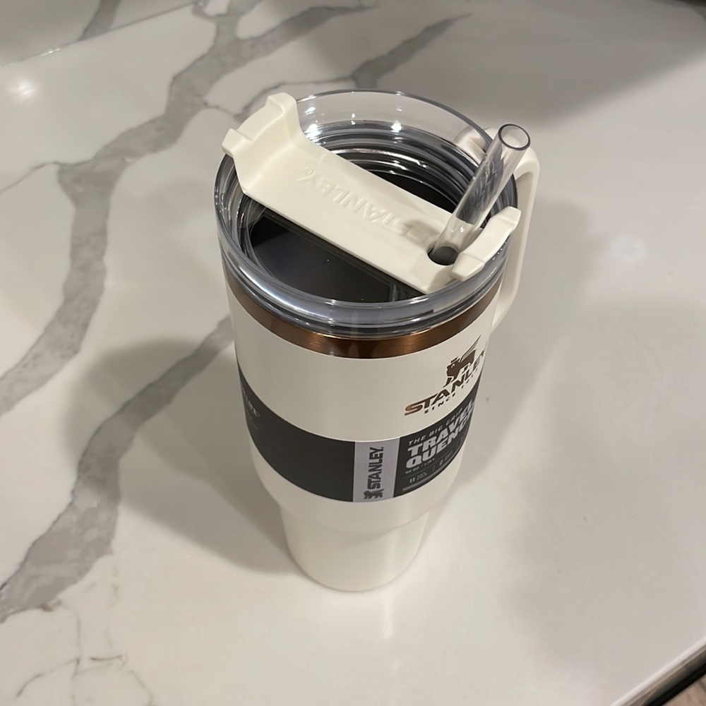 Stanley - MAGNOLIA CREAM + COPPER - 40 oz Adventure Quencher Travel Tumbler- NWT - Picture 6 of 8